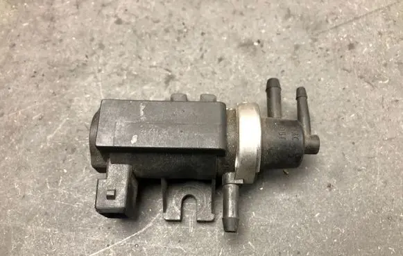 Volkswagen Touran I Turbo solenoid valve 1H0906627