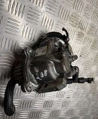 Volkswagen Jetta VI Fuel injection high pressure pump 0445010537 04L130755D 261015