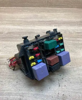 Renault Laguna II Fuse module 8200003634