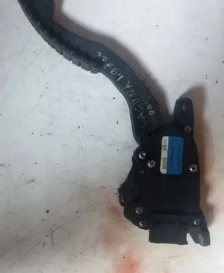 Renault Laguna II Accelerator throttle pedal 8200415817 6PV00908501