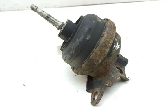 Cadillac STS Seville Engine mount bracket