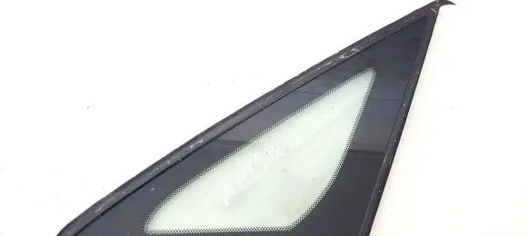 Toyota Avensis Verso Front triangle window/glass 