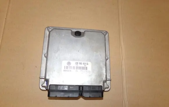 Volkswagen PASSAT B5 Engine control unit/module 0281010176