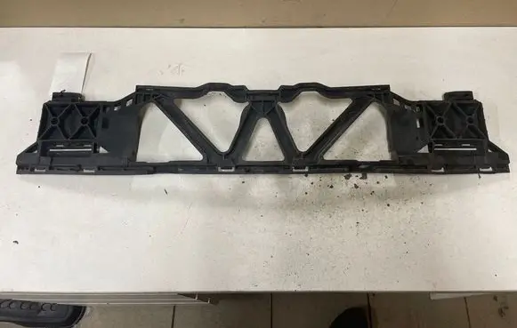 Mercedes-Benz E W212 Front bumper mounting bracket A2128852765