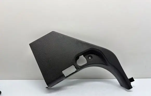 Foot area side trim