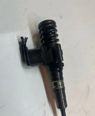 Audi A4 S4 B7 8E 8H Fuel injector 036130073G