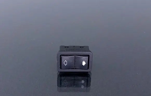 BMW 5 E39 Electric window control switch 8368974