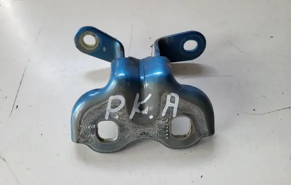 Opel Crossland X Front door lower hinge 