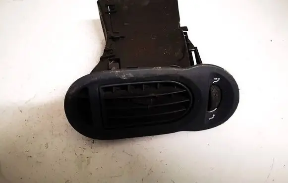 Renault Modus Dash center air vent grill 8935g3