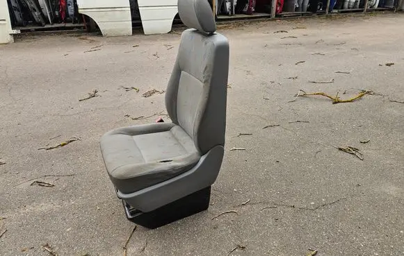 Volkswagen Transporter - Caravelle T5 Front driver seat 7H7881202C