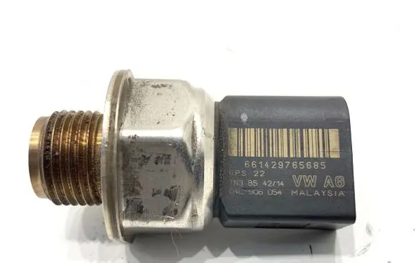Volkswagen PASSAT B8 Fuel pressure sensor 04L906054
