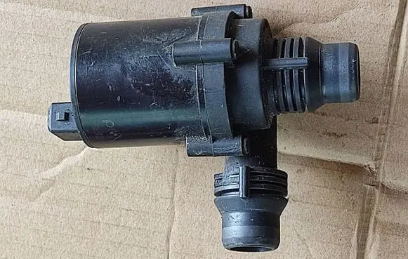BMW X5 F15 Electric auxiliary coolant/water pump 9197085 702078340