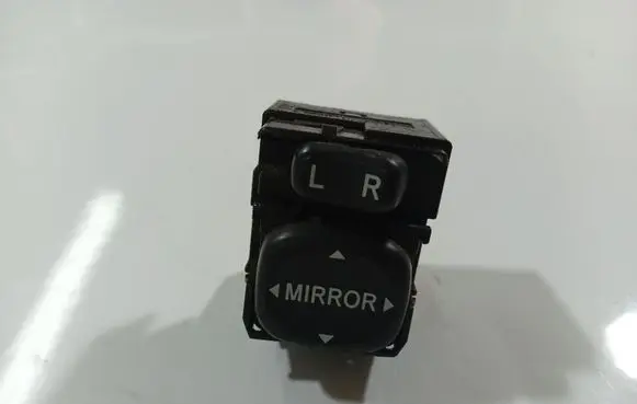 Toyota Corolla Verso AR10 Wing mirror switch 183574