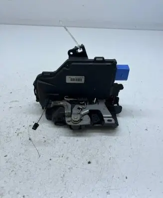 Volkswagen Golf Plus Rear door lock 7L0839016