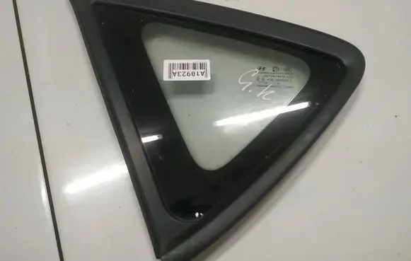 Hyundai i30 Rear side window as2