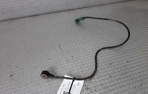 Audi A4 S4 B5 8D Detonation knock sensor 054905377