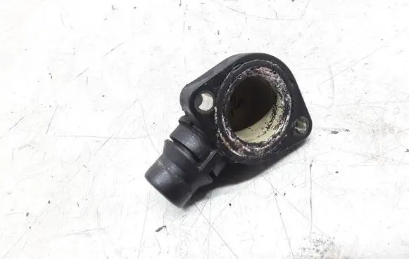 Volkswagen PASSAT B5.5 Engine coolant pipe/hose