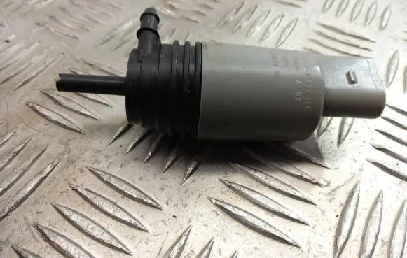 BMW 3 E90 E91 Windscreen/windshield washer pump 6934159