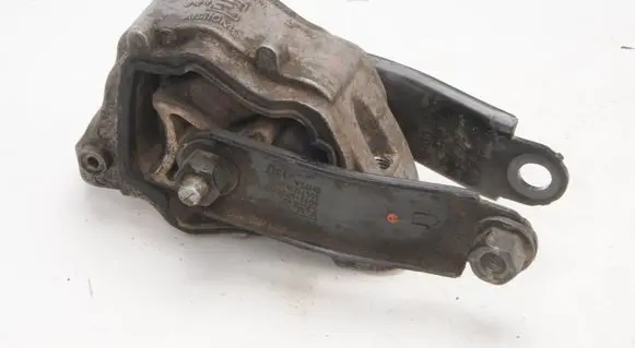 Volvo XC60 Engine mount bracket 31330138