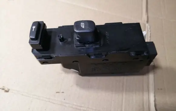 Volvo V70 Electric window control switch 30737519