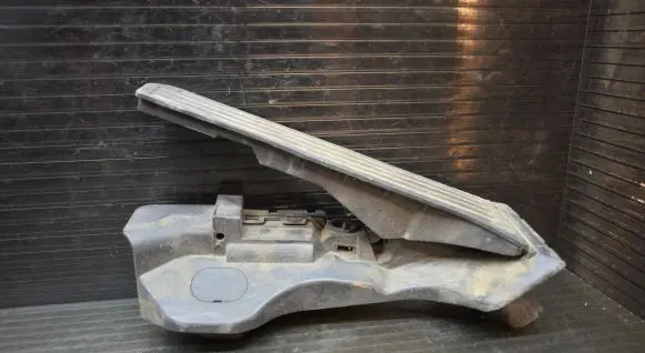 Volkswagen Golf Plus Accelerator throttle pedal 1K1721503M