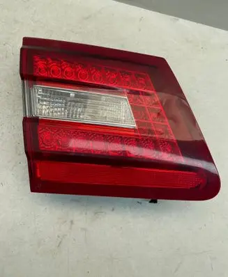 Tailgate rear/tail lights