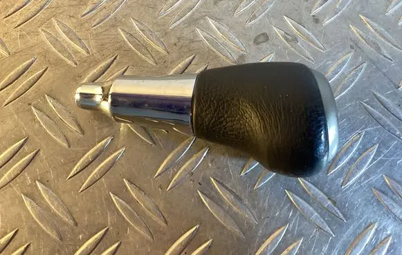 Toyota RAV 4 (XA40) Gear lever shifter trim leather/knob