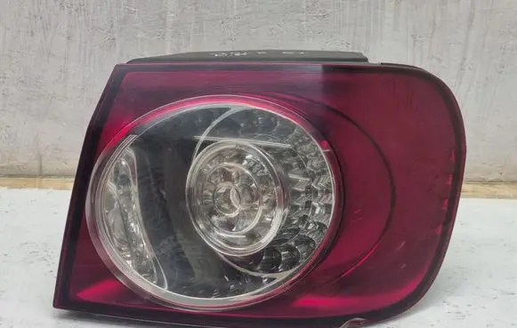 Volkswagen Golf Plus Rear/tail lights 5M0945096N