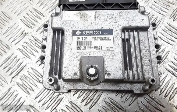 Hyundai ix35 Engine control unit/module 391102bag3