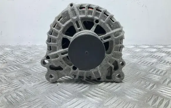 Volkswagen PASSAT B8 Generator/alternator 03L903023L
