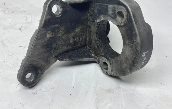 Opel Insignia A Driveshaft support bearing bracket 55560072