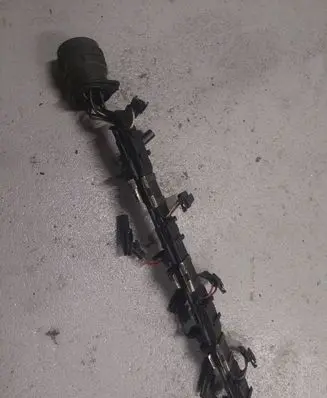 Volkswagen Touran I Fuel injector wires 03G971600
