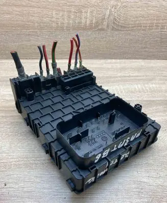 Volkswagen PASSAT B6 Fuse module 3C0937125 23452946