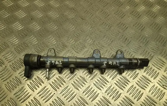 BMW 3 G20 G21 Fuel distributor 8579240