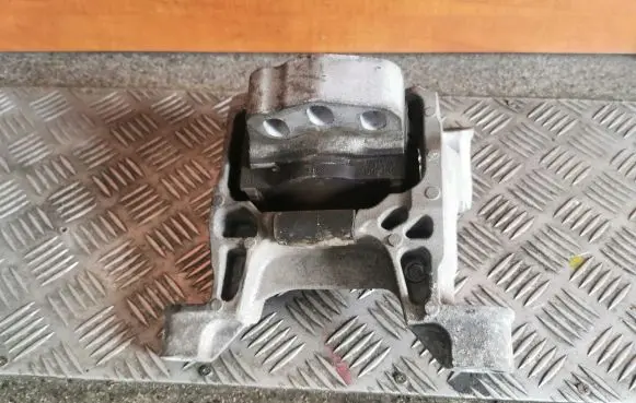 Mazda CX-5 Engine mount bracket DS736F012GG