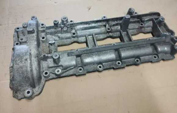 Jeep Grand Cherokee (WK) Rocker cam cover 