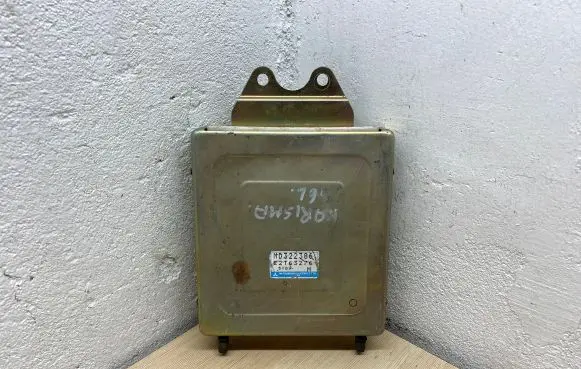 Mitsubishi Carisma Engine control unit/module MD322386 E2T63276