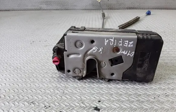 Opel Zafira A Rear door lock 24414134