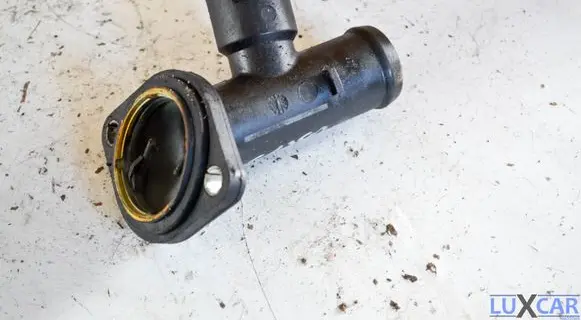Volkswagen Eos Engine coolant pipe/hose 03L121121A 03G121121B
