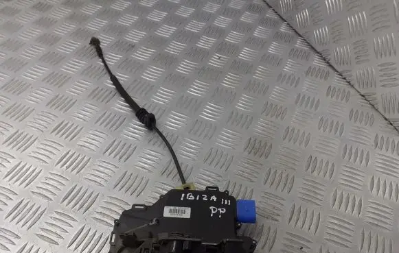 Seat Ibiza III (6L) Front door lock 837016CC