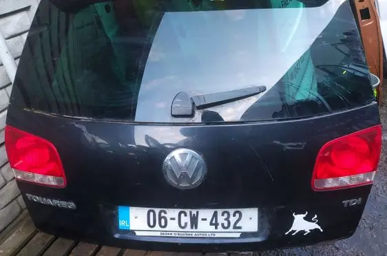 Volkswagen Touareg I Truck tailgate 