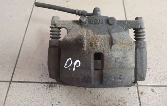 Nissan X-Trail T31 Front brake caliper