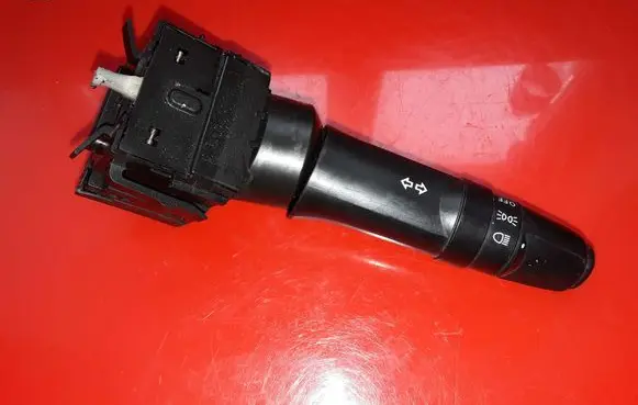 Mitsubishi Pajero Indicator stalk E380013