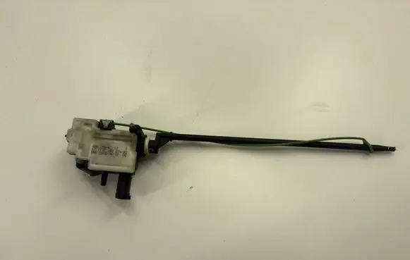 BMW X3 F25 Fuel tank cap lock 67117200674 7200674