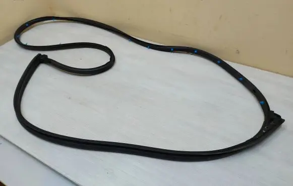 Nissan X-Trail T32 Front door rubber seal 808316FR0A