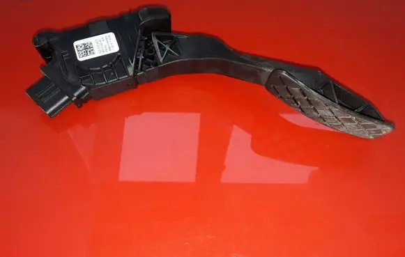 Volkswagen Golf VII Accelerator throttle pedal 5Q2723503D 6PV01062105