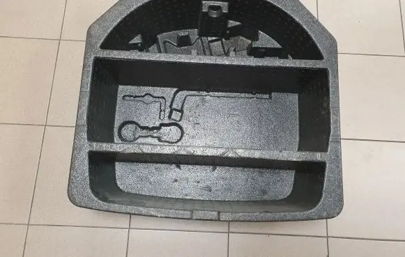 Toyota Avensis T270 Tool box 6442905040