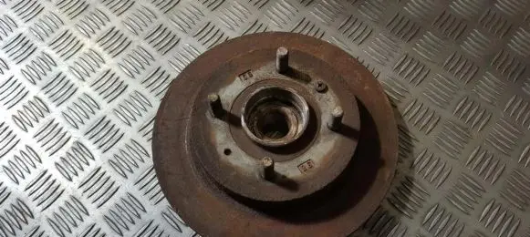 Volvo S40, V40 Rear wheel hub