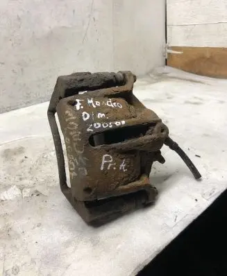 Ford Mondeo Mk III Front brake caliper