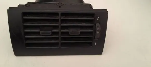 BMW 5 E39 Dash center air vent grill 8391182